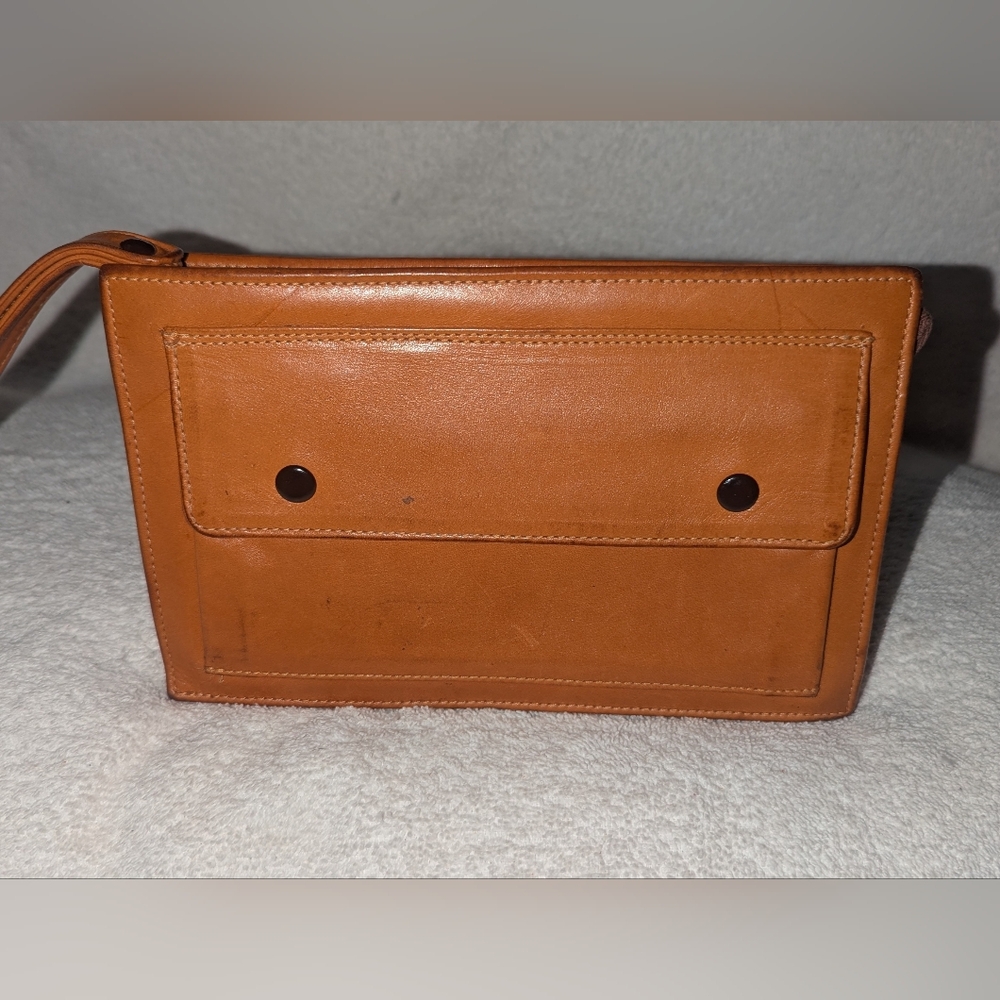 Tan Leather Wristlet Clutch with Minimalist Design.Made In Argentina.
